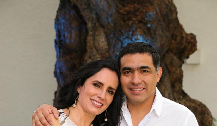  Alma Rosa Méndez de Hernández y Javier Hernández.