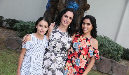 Alma Rosa Méndez con sus hijas Marijó y Alma Daniela.