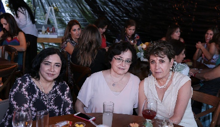  Leticia Méndez, Patricia Méndez y Graciela Ortiz.