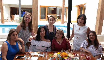Amalia Castillo de Castro, Lourdes López, Chela Manzano, Koki Medina, Laura Gómez, Bety Vázquez y Maribel Posadas.