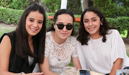 Daniela Navarro, Mariana Acebo y Erika González.