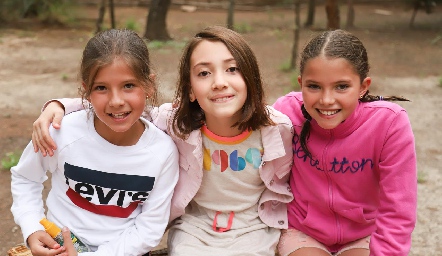  Alexia, Paloma y Regina.
