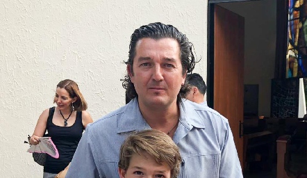  Mauricio Lozano con su hijo Mau.