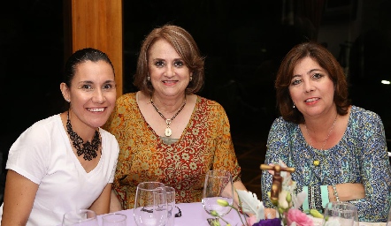  Vanessa Lacavex, Mabis Martínez y Elia Viramontes.