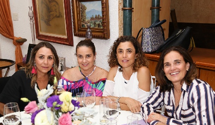  Roxana Serna, Rocío Alcalde, Martha Lasso de la Vega y Verónica Alcalde.