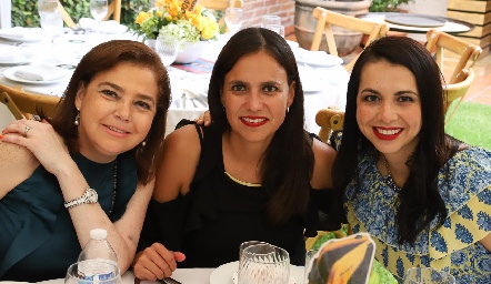  Mónica Suárez, Patricia Vallejo y Elizabeth Rodríguez.