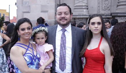  Alejandra Martínez, Celina, Ramón y Federica Meade.