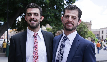  Santiago y Paulo Meade Herrera.