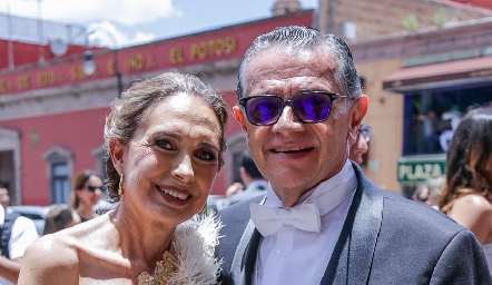  Lucía Lozano y David Galarza, papás del novio.