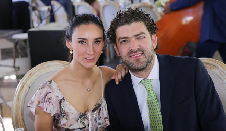  Acompañaron a los novios.