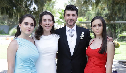  Emilia Meade, Pamela Herrera, Miguel Galarza y Federica Meade.