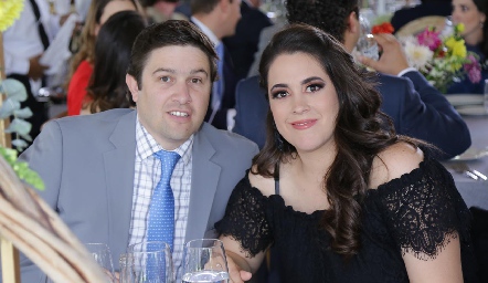  Acompañaron a los novios.