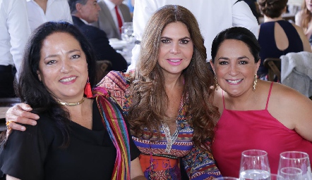  Maricha Gordoa, Martha Díez Gutiérrez y Laura Rodríguez.