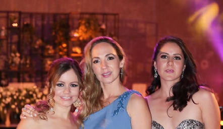  Caro Castillo, Lila Medina y Pupi Torrescano.