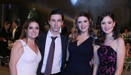  Isa Torre, Guillermo, Lourdes y María Robles.