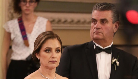  Conchita Gutiérrez y José Luis Torre papás de la novia.