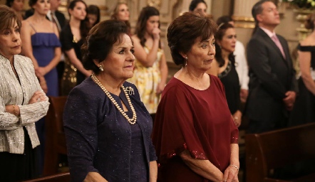  Tere Valero de Torre y Conchita Nieto de Gutiérrez, abuelitas de la novia.