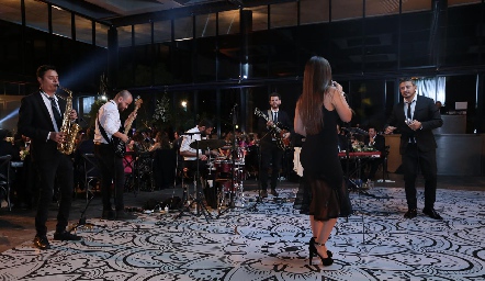  Música en vivo.