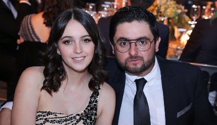  Acompañando a los novios.