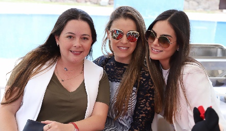  Susana Lozano, María José Hernández y Ximena Navarrete.