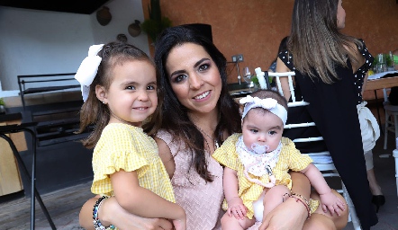  Pía, Fernanda Castillo y Macarena.