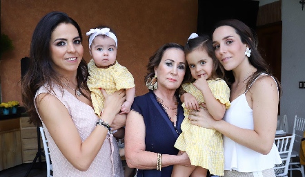  Fernanda Castillo, Macarena, Maricarmen López, Pía y Ximena Castillo.