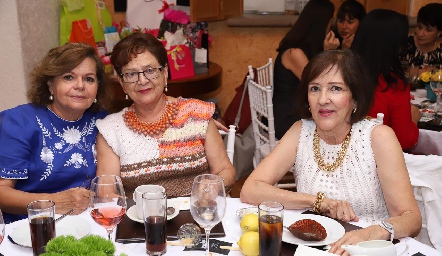  Linda Goldaracena, Yolanda Benítez y Ángeles Guerra.