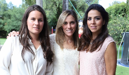 Isa López, Daniela Llano y Fernanda Castillo.