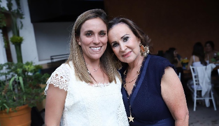  Daniela Llano y Maricarmen López.