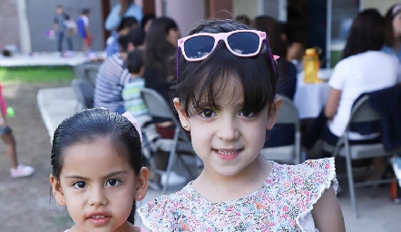  Elizabeth y Valentina.