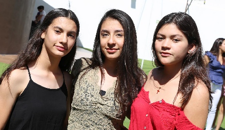  Montse López, Xime Hernández y Lore Brandi.
