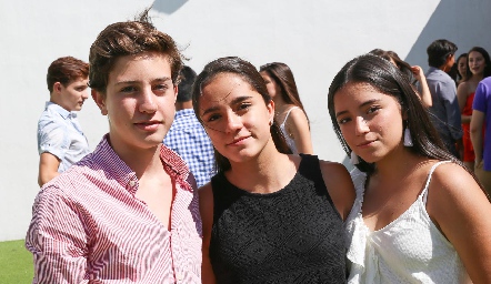 José Pablo Michel, Andrea Herrera y Daniela Herrera.