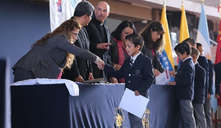 Entrega de reconocimientos a los alumnos del Instituto Andes.
