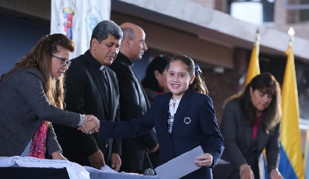 Entrega de reconocimientos a los alumnos del Instituto Andes.