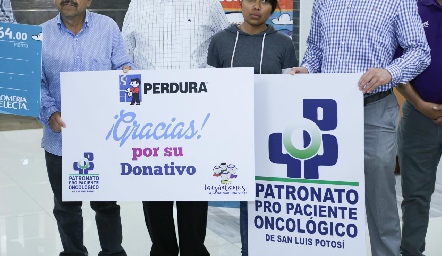 Adhesivos Perdura y Plomería Selecta entrega cheque a Patronato Pro Paciente Oncológico.