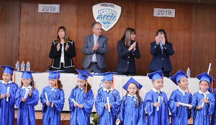 Entrega de reconocimientos a los alumnos de Kinder del Colegio Areté.