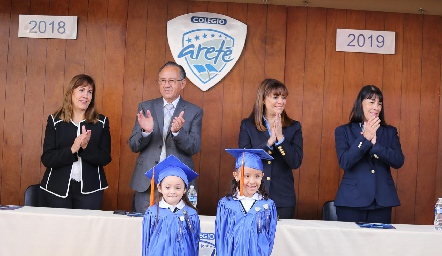 Entrega de reconocimientos a los alumnos de Kinder del Colegio Areté.