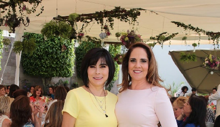  Las guapas consuegras, Teresa Guerrero y Gabriela Payán.