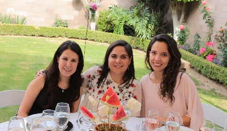  Mónica Herrera, Fernanda Serrano y Mary Tere Guerrero.