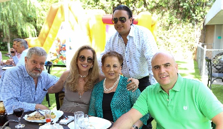  Luis José Ruiz, Elizabeth Eichelmann, Raquel Gómez de Eichelmann, Erick y Edgar Eichelmann.