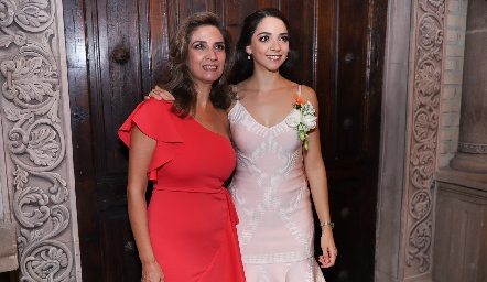 Lourdes Velázquez con su hija Sofía Álvarez.