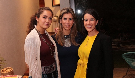  Claudia Jasso, Sara Guzmán y Mireya Pérez.