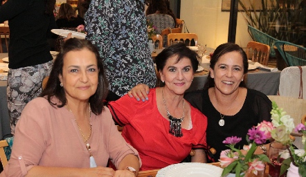  Claudia Martínez, Martha Elena Gómez y Mireya Martínez.