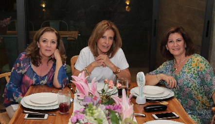 Mayolis Núñez, Sara Martínez y Chita Gómez.