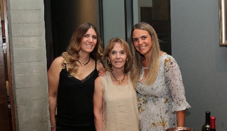  María Espinosa, María Vivanco y Paloma Espinosa.