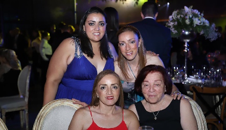  Rocío, Sofía, Elsa y Blanca Acebo.