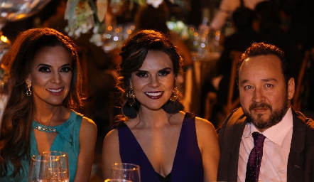  Daniela Díaz de León, Alejandra Díaz de León y Juan Carlos Conde.