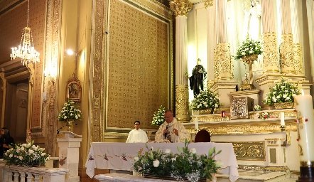  El Arzobispo Carlos Cabrera ofició la ceremonia.