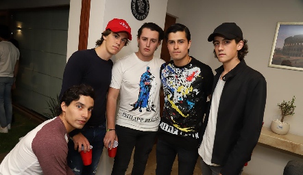 Miguel González, Poncho González, Santiago Bravo, Rodrigo Pardo y Mau Cohen.