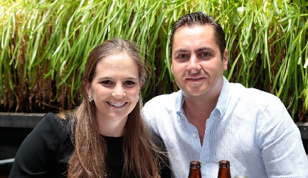  Daniela Hernández y Carlos Almazán.